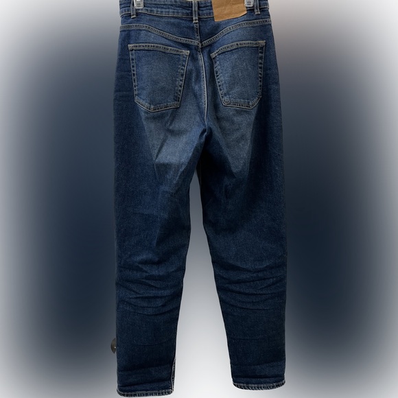 Mom Jeans - Picture 2 of 4